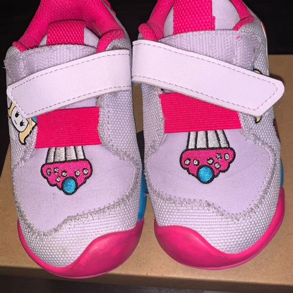 Toddlers Gently worn Adidas Cleofus sneakers sz 6 - Picture 6 of 6